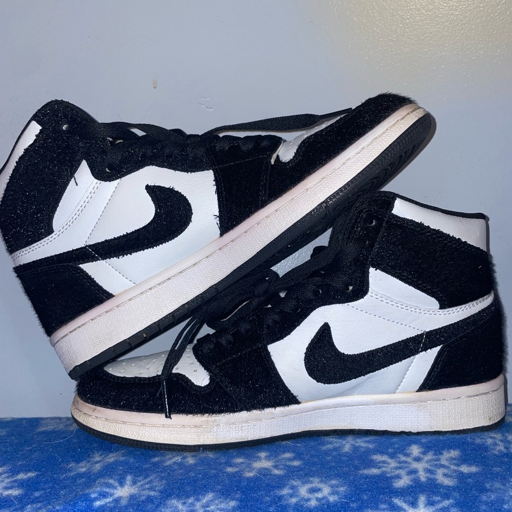 Women's Black and White Sneakers - Picture 3 of 11